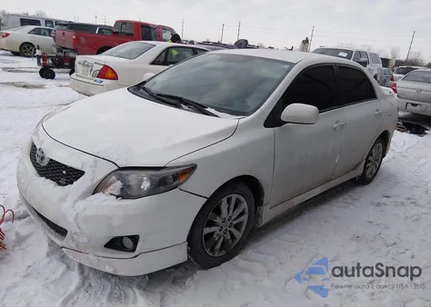 2010 Toyota Corolla S z USA, uszkodzony, nr VIN 2T1BU4EE9AC334821